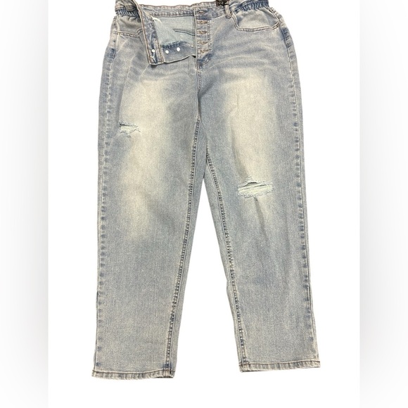 Stylish Women's Blue distressed Jeans, No boundaries mom jeans, size 17, NWT - Picture 2 of 5
